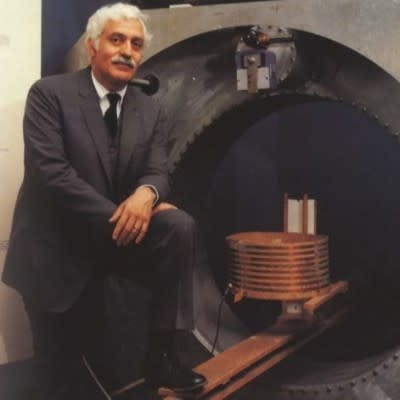 Dr. Damadian with his early MR scanner.